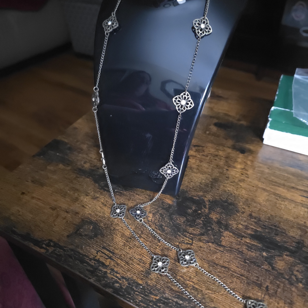 Elegant Silver Floral Necklace
